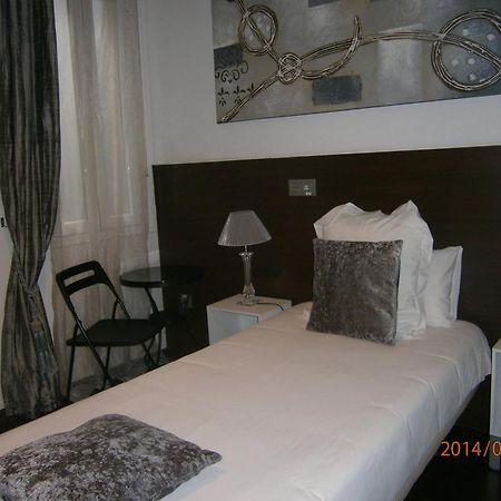 Thc Latina Hostel Madrid Room photo
