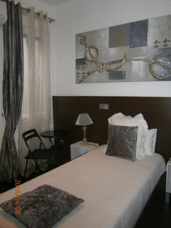 Thc Latina Hostel Madrid Room photo
