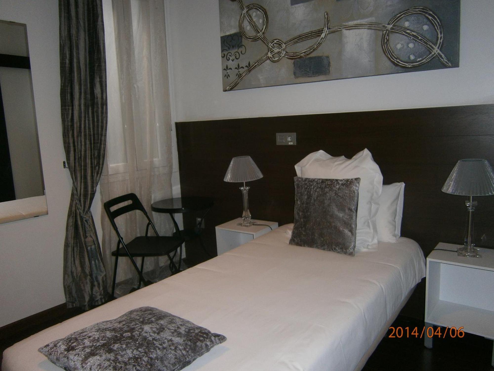 Thc Latina Hostel Madrid Room photo
