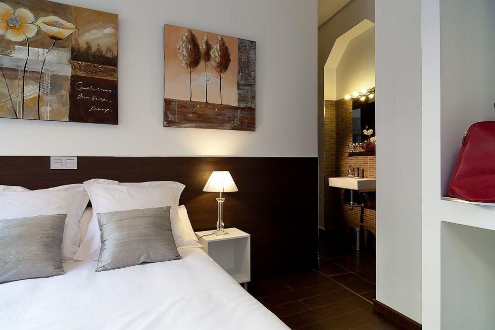 Thc Latina Hostel Madrid Exterior photo