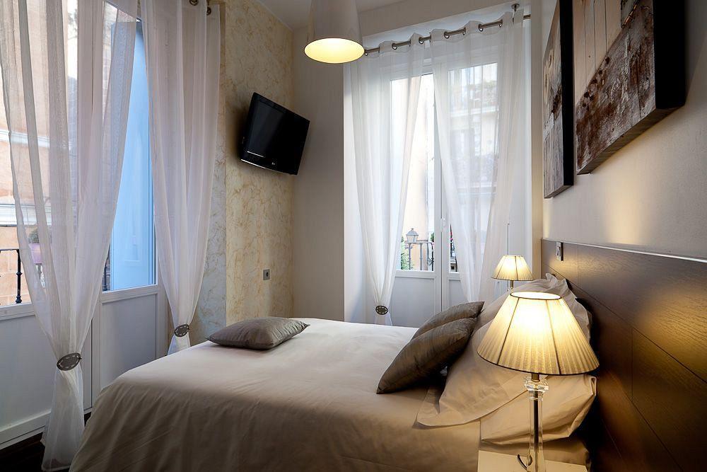 Thc Latina Hostel Madrid Exterior photo