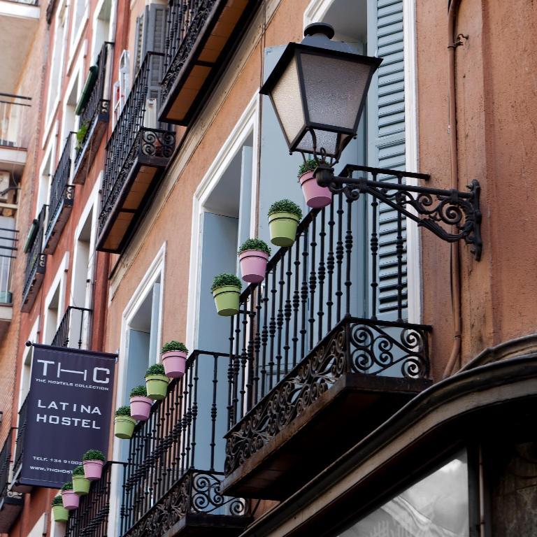 Thc Latina Hostel Madrid Exterior photo