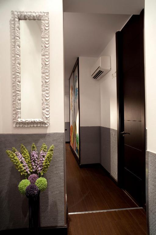 Thc Latina Hostel Madrid Exterior photo
