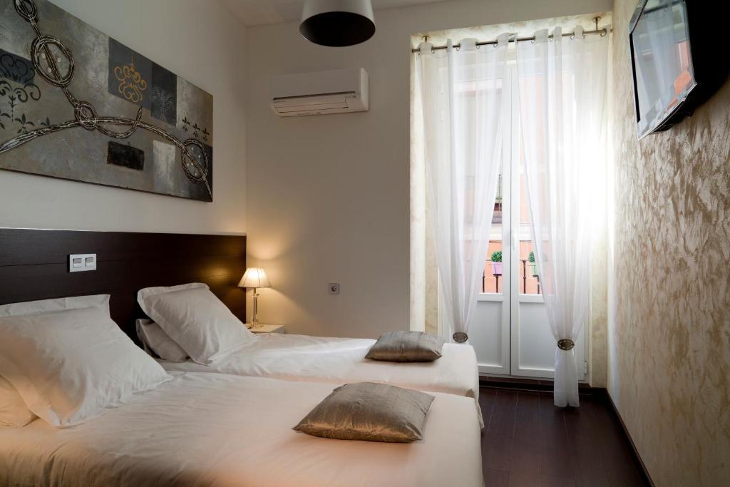 Thc Latina Hostel Madrid Exterior photo