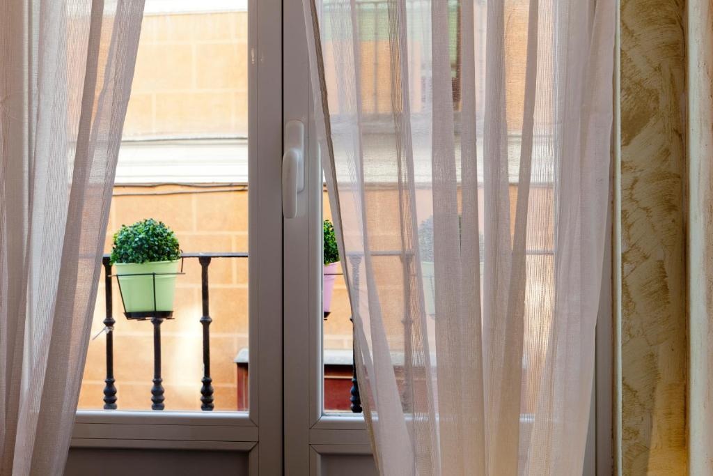 Thc Latina Hostel Madrid Exterior photo