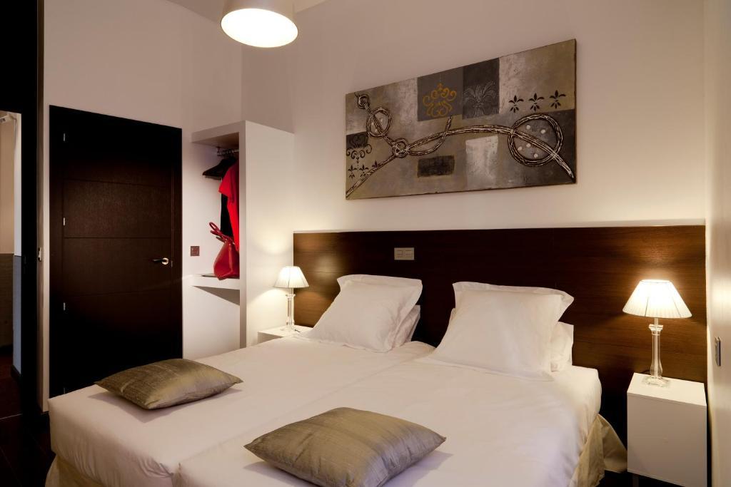 Thc Latina Hostel Madrid Exterior photo