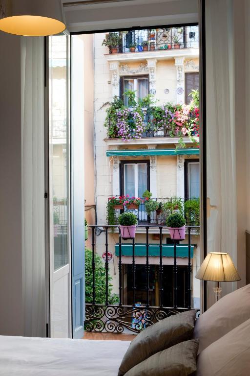 Thc Latina Hostel Madrid Exterior photo