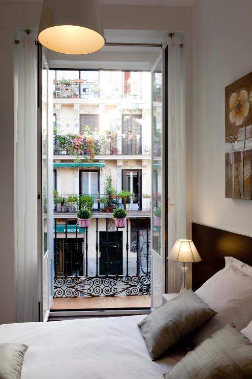 Thc Latina Hostel Madrid Exterior photo